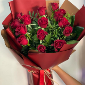  Цветок в Кемер  Букет из 15 стильных красных роз