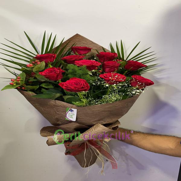  Kemer Flower Delivery Bouquet of 11 red roses