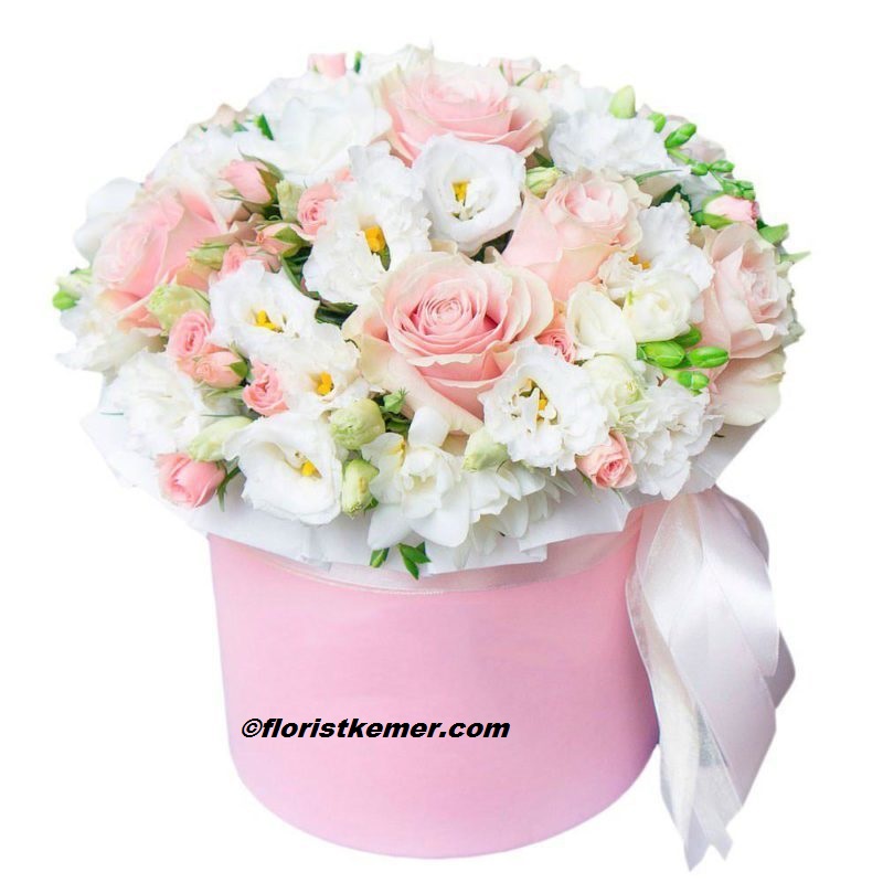 21 white rose in box Arrangement in pink box 