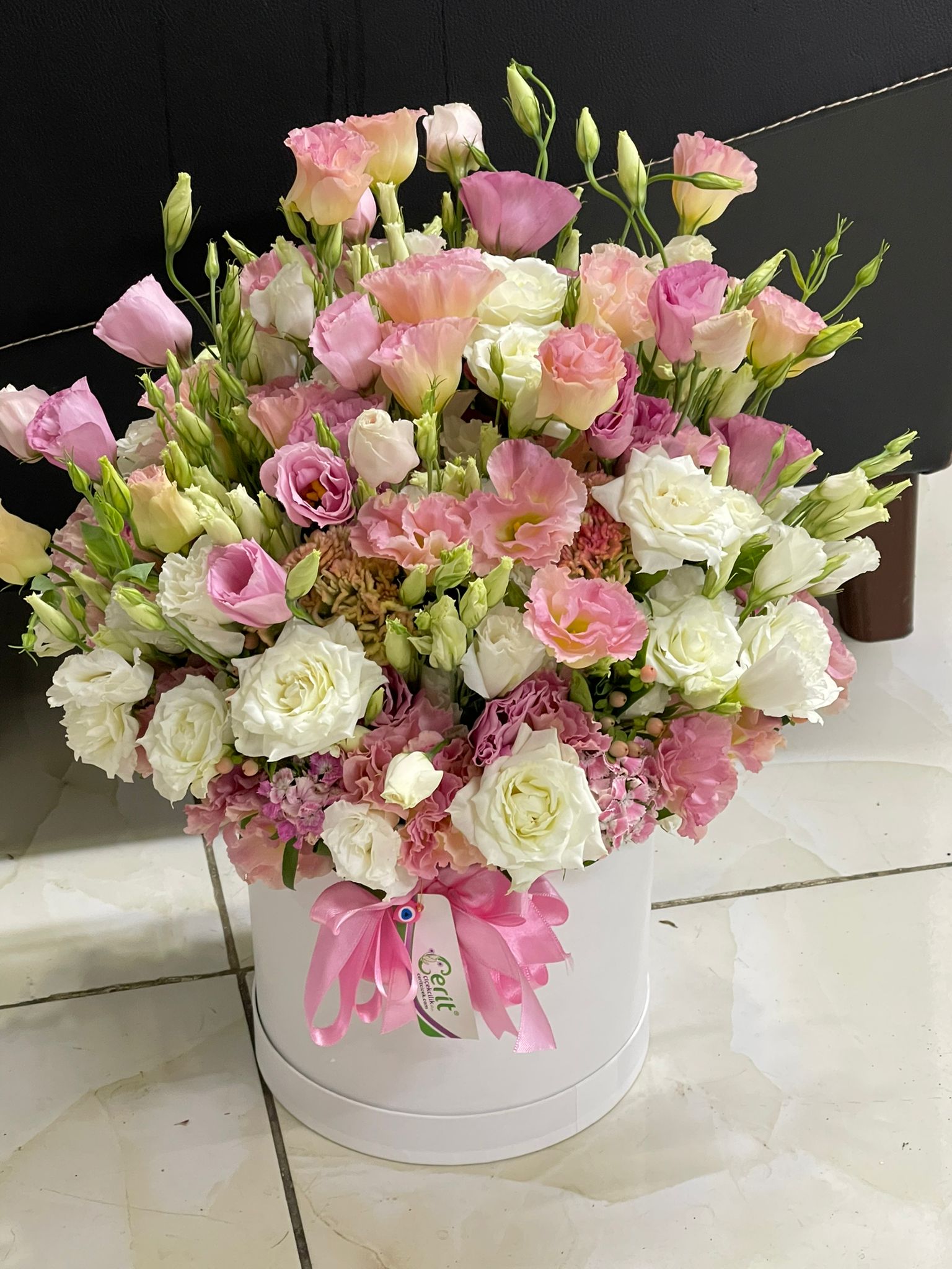 Kemer Florist Lisyantus Rose Arrangement Large in White Box