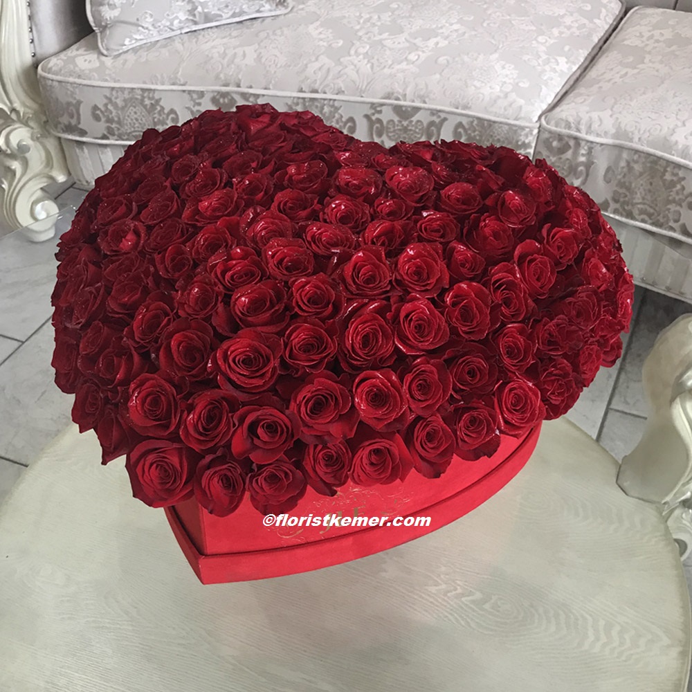  Цветок в Кемер  Сердца Коробка красных роз 71 шт