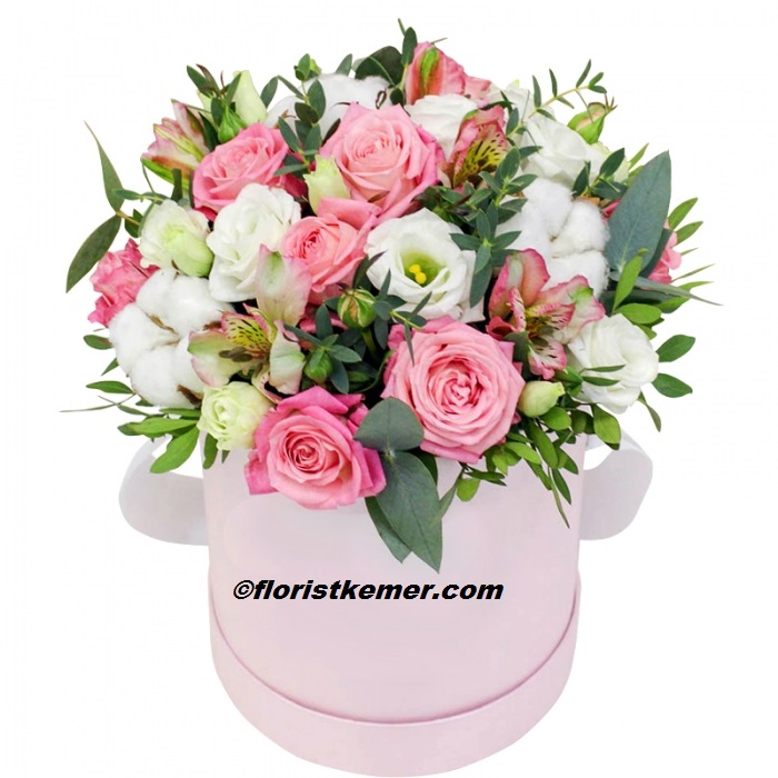  Kemer Blumenlieferung pink roses in box&white lisyantus